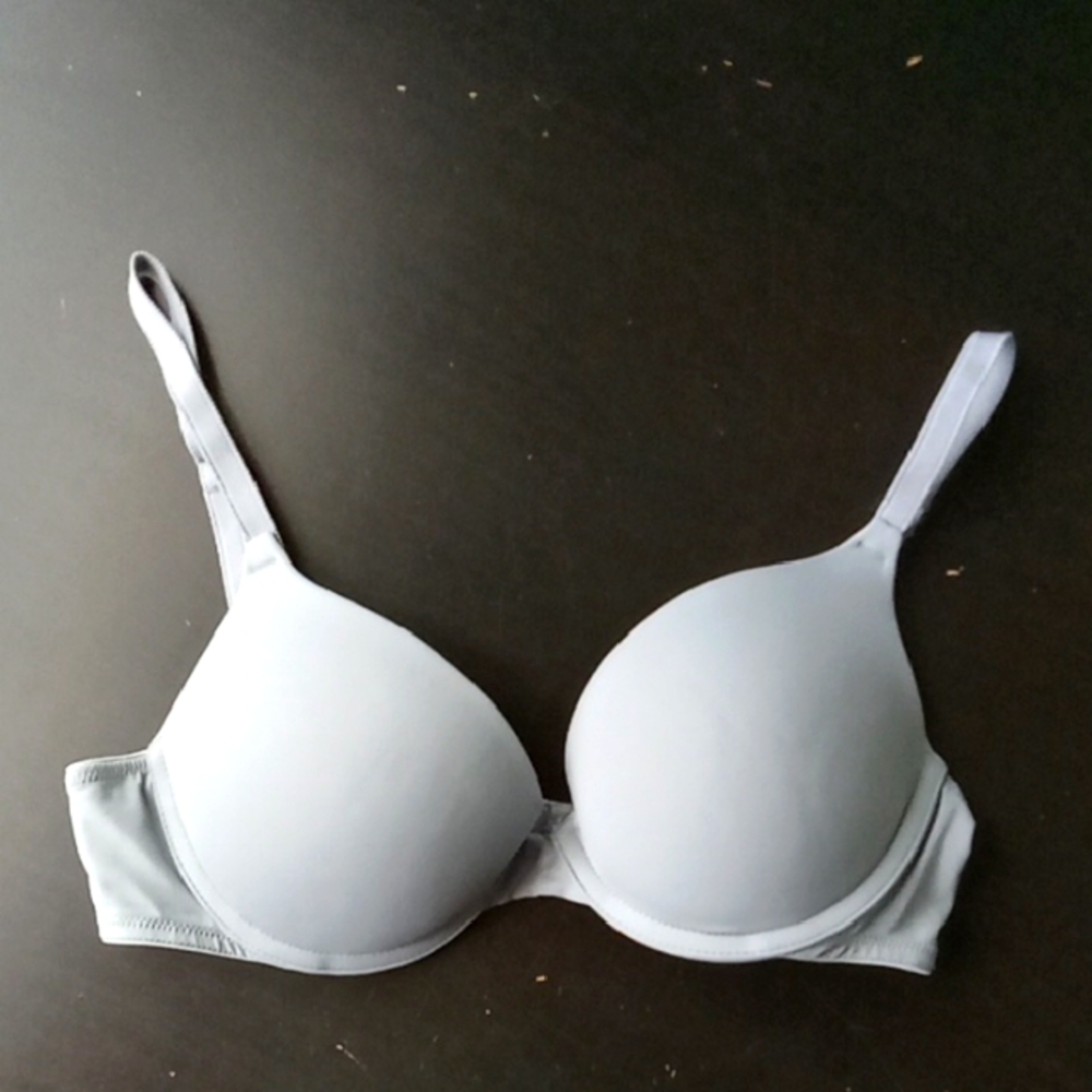 PINK Victoria's Secret Gray T-Shirt Bra with Underwire